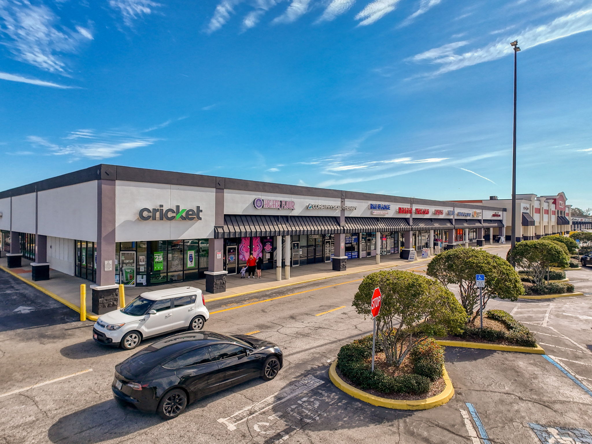 21 web or mls Holiday Mall 16