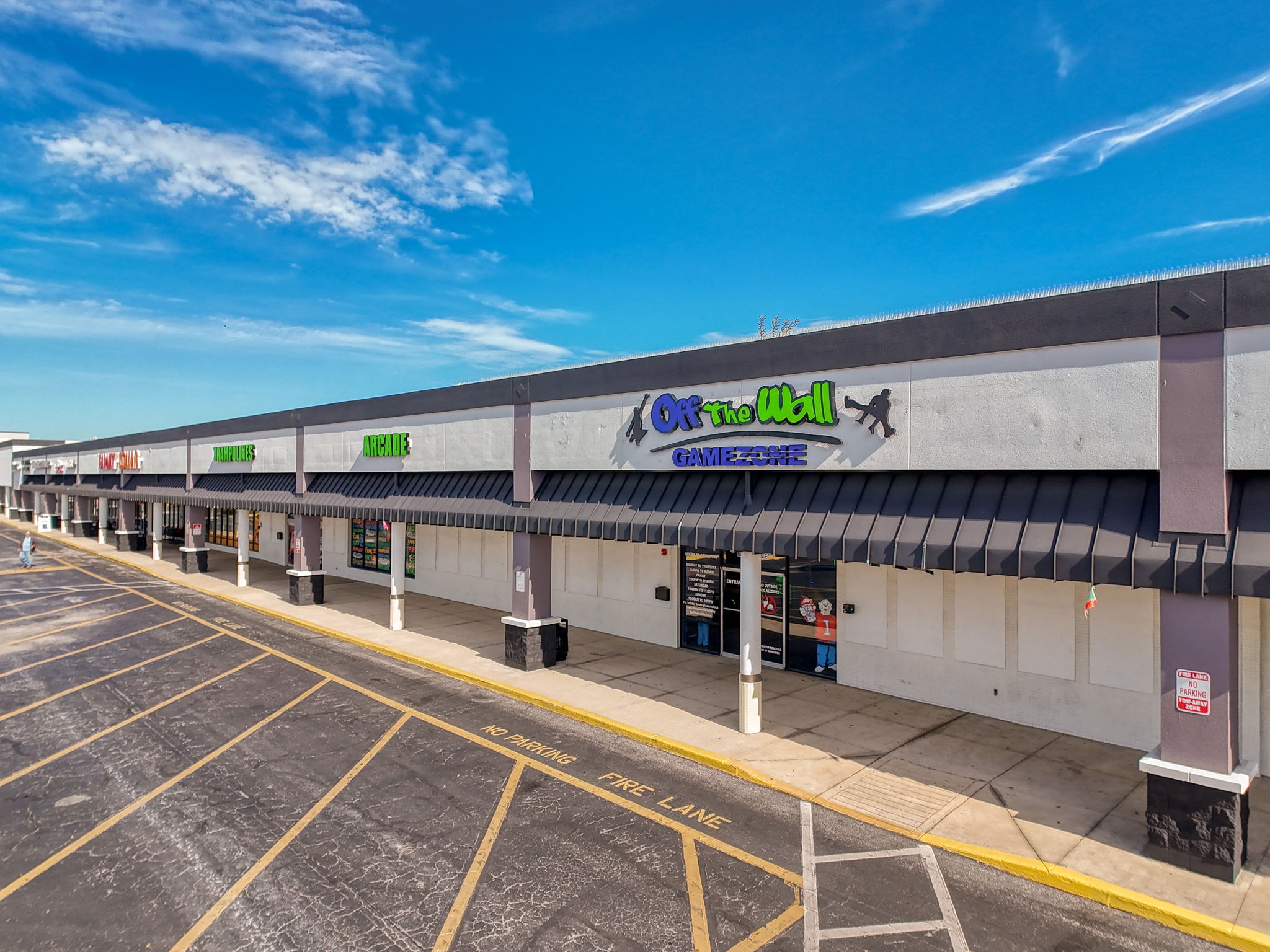 28 web or mls Holiday Mall 8